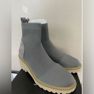Nicole Miller Grey Knit Slip On Boots.